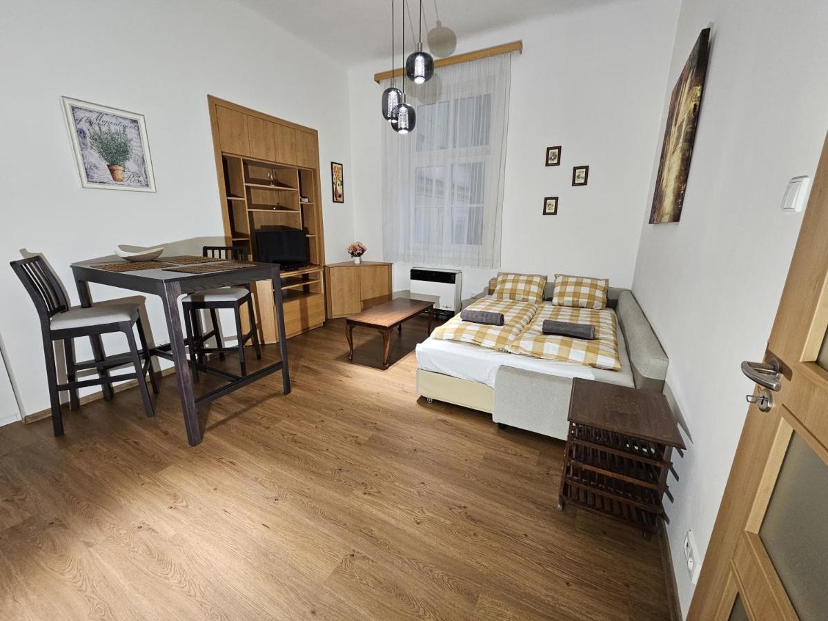 Sweet Apartment In The Heart Of Прага Екстер'єр фото